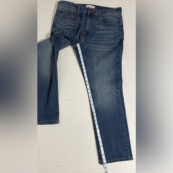 Lucky Brand 223 Straight Leg Jeans Men’s 33x30 Blue Medium Wash Whiskered - Picture 11 of 13